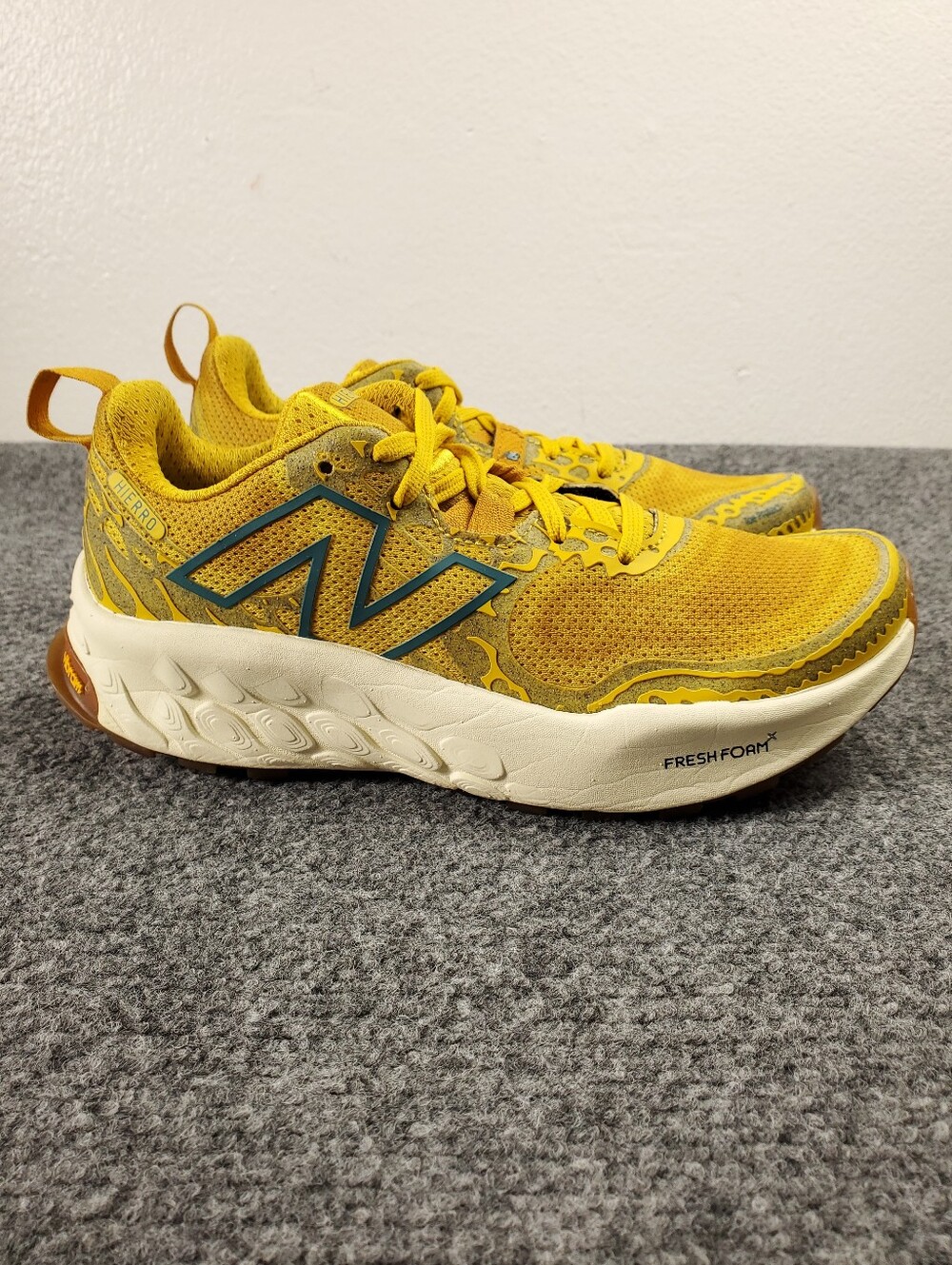 New Balance Hierro 8 Trail Running Shoes Womens 7 Yellow Fresh Foam X WTHIERF8